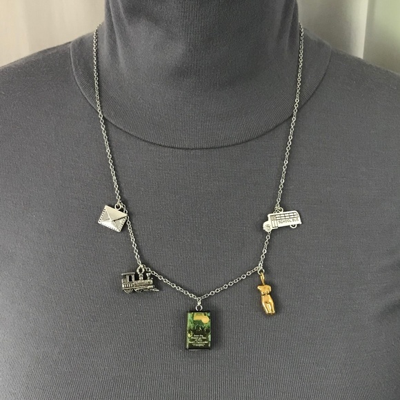 Mixed-up Files of Mrs. Basil E. Frankweiler by Konigsburg Handmade Book Necklace - Picture 8 of 15